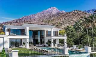 Majestueuze, klassiek-Andalusische luxevilla te koop in het exclusieve Cascada de Camojan in Marbella 69499 