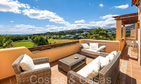 Instapklaar luxe penthouse met magnifiek uitzicht op de golfbaan en de Middellandse Zee te koop in Benahavis - Marbella 69637