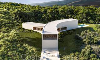 Futuristische designervilla te koop omgeven door natuur in de prestigieuze community van Valderrama in Sotogrande, Costa del Sol 69789 