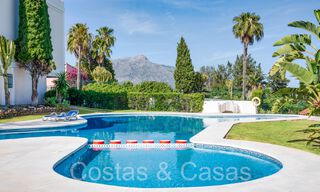 Luxueus gerenoveerd appartement met golf- en zeezicht te koop, grenzend aan een vooraanstaande golfbaan in La Quinta, Benahavis - Marbella 69948 