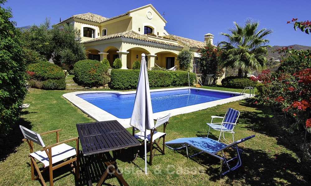 Luxe villa te koop in een gated golf resort Marbella - Benahavis 14074