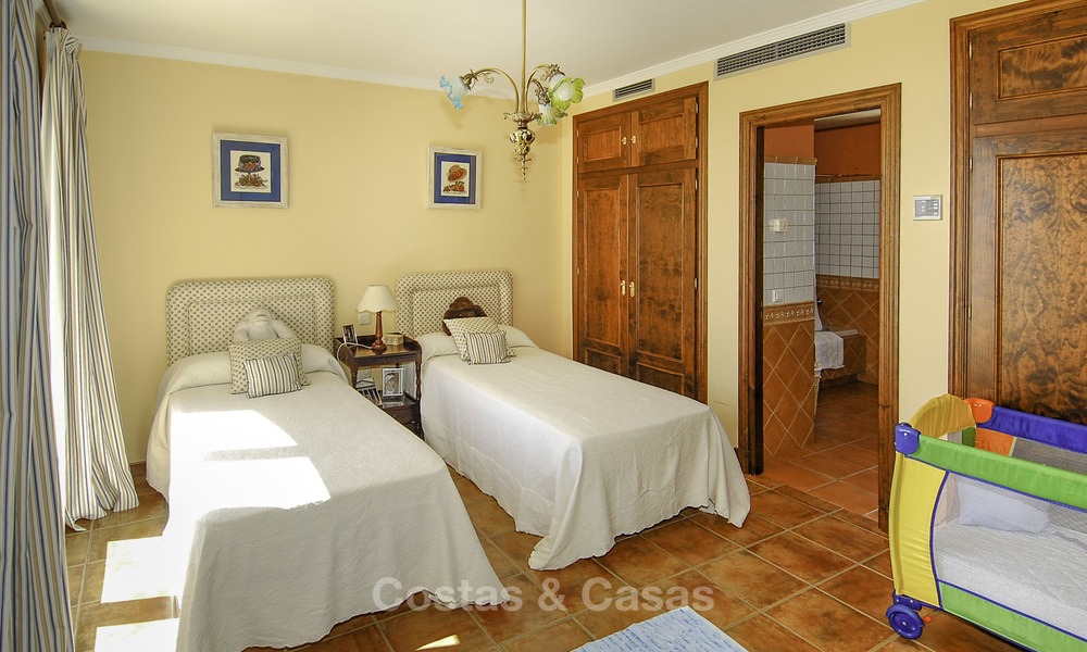Luxe villa te koop in een gated golf resort Marbella - Benahavis 14085
