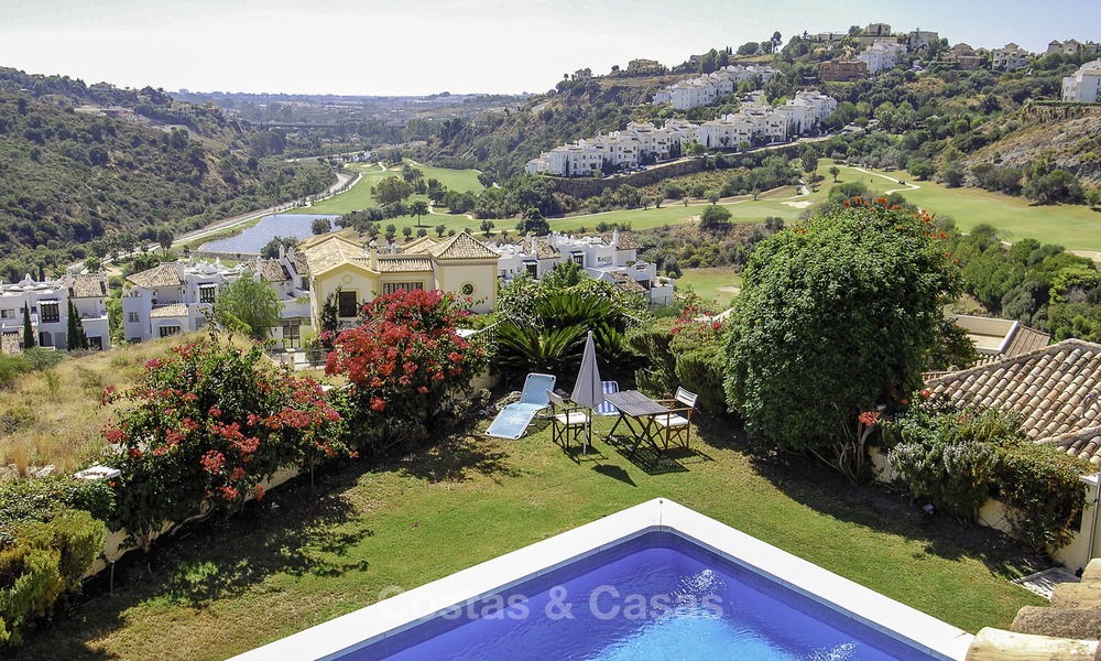 Luxe villa te koop in een gated golf resort Marbella - Benahavis 14090