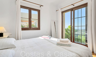 Tijdloze Spaanse luxevilla met panoramisch zeezicht te koop in een beveiligde urbanisatie van Marbella - Benahavis 71551 