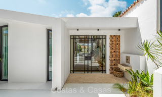 Stijlvol gerenoveerde luxevilla te koop, grenzend aan de golfbaan in Nueva Andalucia, Marbella 72315 