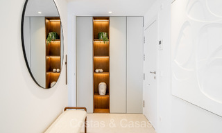 Prachtig gerenoveerd appartement met ruim terras te koop met prachtig uitzicht in de haven van Puerto Banus, Marbella 72603 