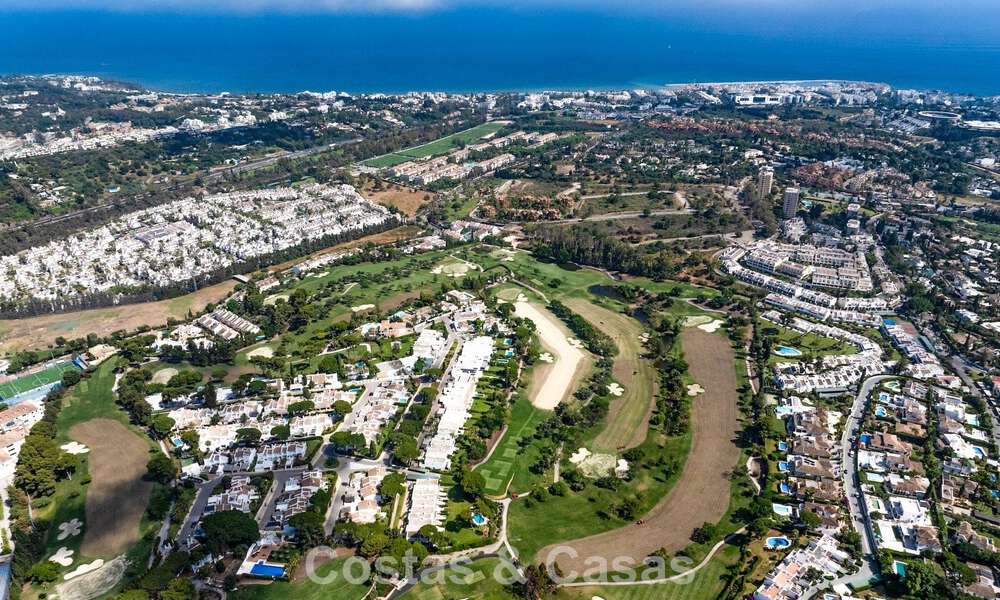 Huizen te koop in een beveiligde urbanisatie, omgeven door de Aloha golfbaan in Nueva Andalucia, Marbella 805061