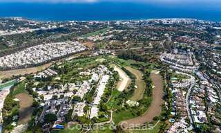 Huizen te koop in een beveiligde urbanisatie, omgeven door de Aloha golfbaan in Nueva Andalucia, Marbella 805061 