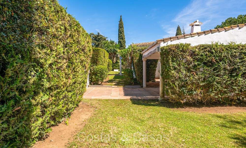 Charmante gelijkvloerse luxevilla te koop in een prestigieuze wijk, in Oost Marbella 73001