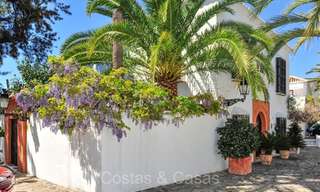 Prestigieus herenhuis te koop in een exclusieve ‘pueblo-stijl’ urbanisatie op Marbella’s Golden Mile 73310 