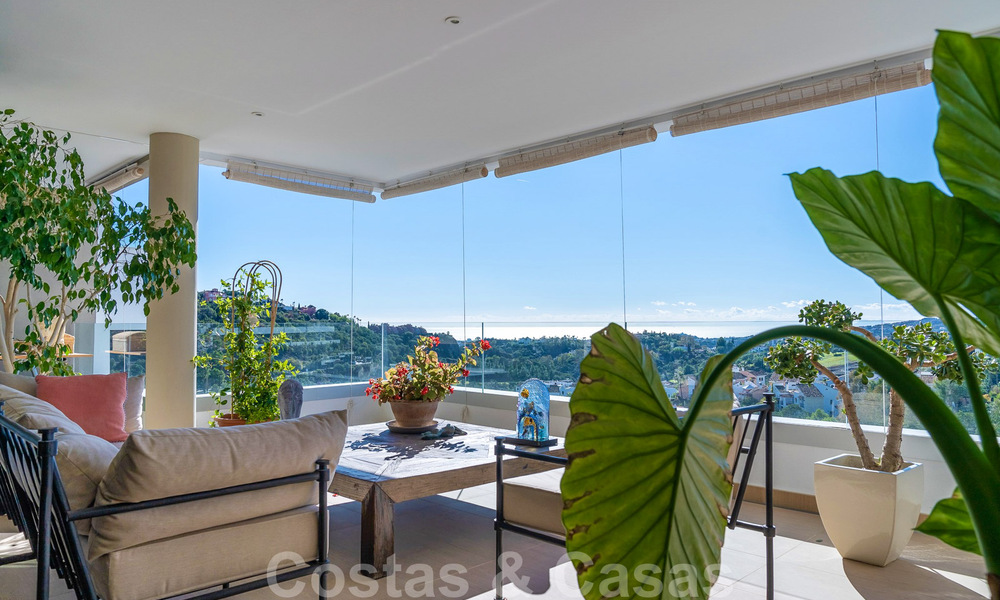 Moderne luxe appartementen te koop met zeezicht in een beveiligde urbanisatie in het vooraanstaande Benahavis - Marbella 805291
