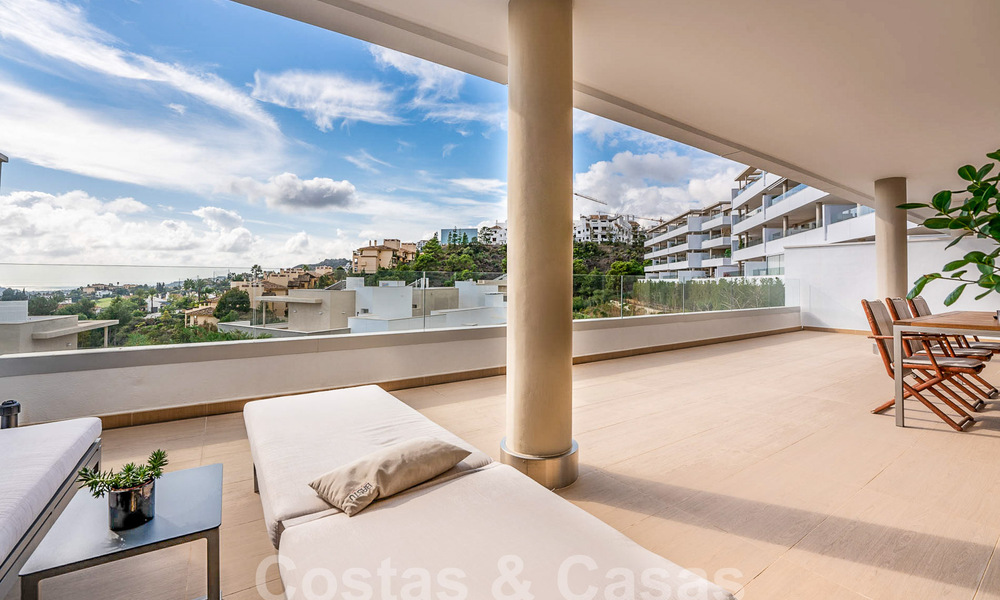 Moderne luxe appartementen te koop met zeezicht in een beveiligde urbanisatie in het vooraanstaande Benahavis - Marbella 805293