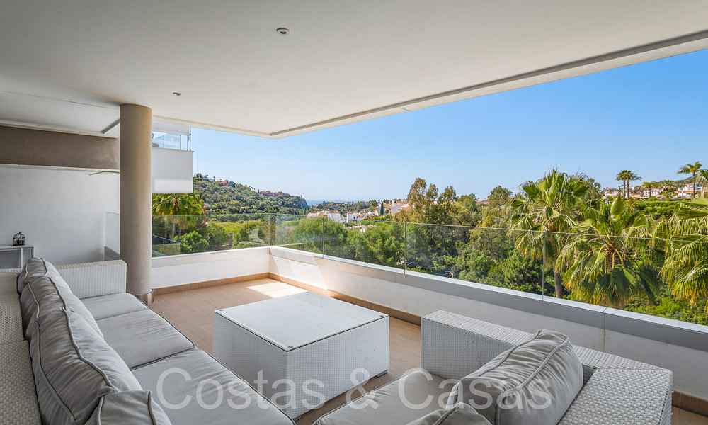 Moderne luxe appartementen te koop met zeezicht in een beveiligde urbanisatie in het vooraanstaande Benahavis - Marbella 805295