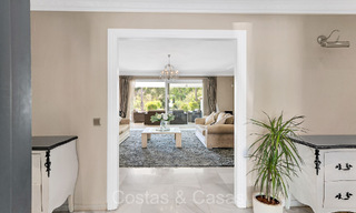 Ruime familievilla met mediterrane stijl te koop, eerstelijns golf op de New Golden Mile, Marbella - Benahavis 73606 