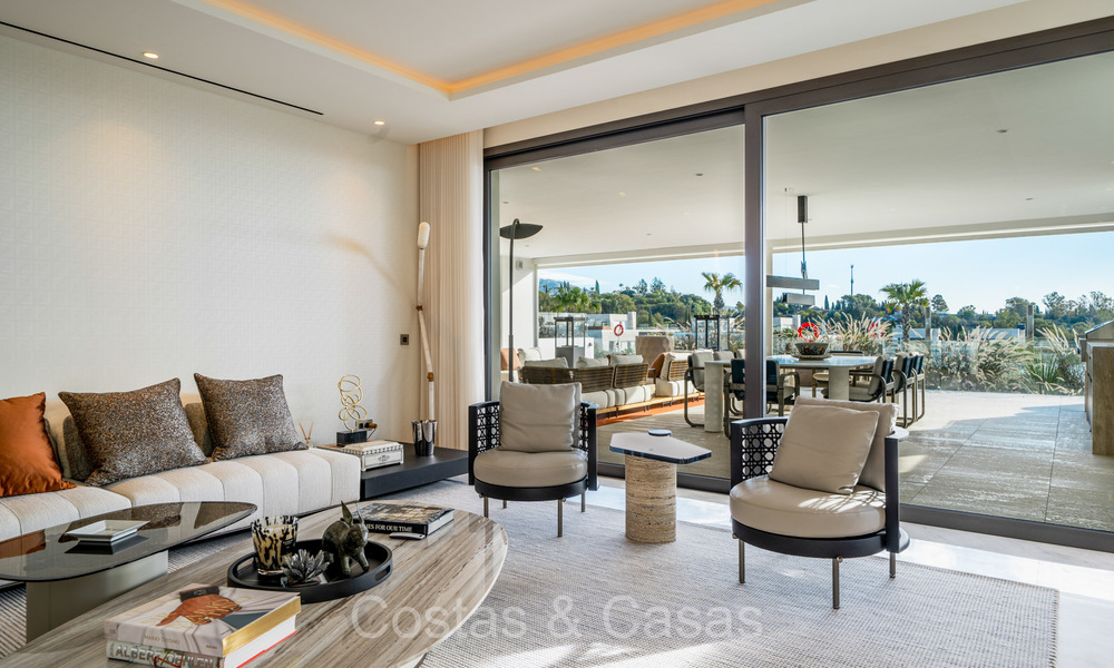 Instapklaar, prestigieus duplex appartement te koop in een chique resort-stijl complex o/d Golden Mile van Marbella 73862