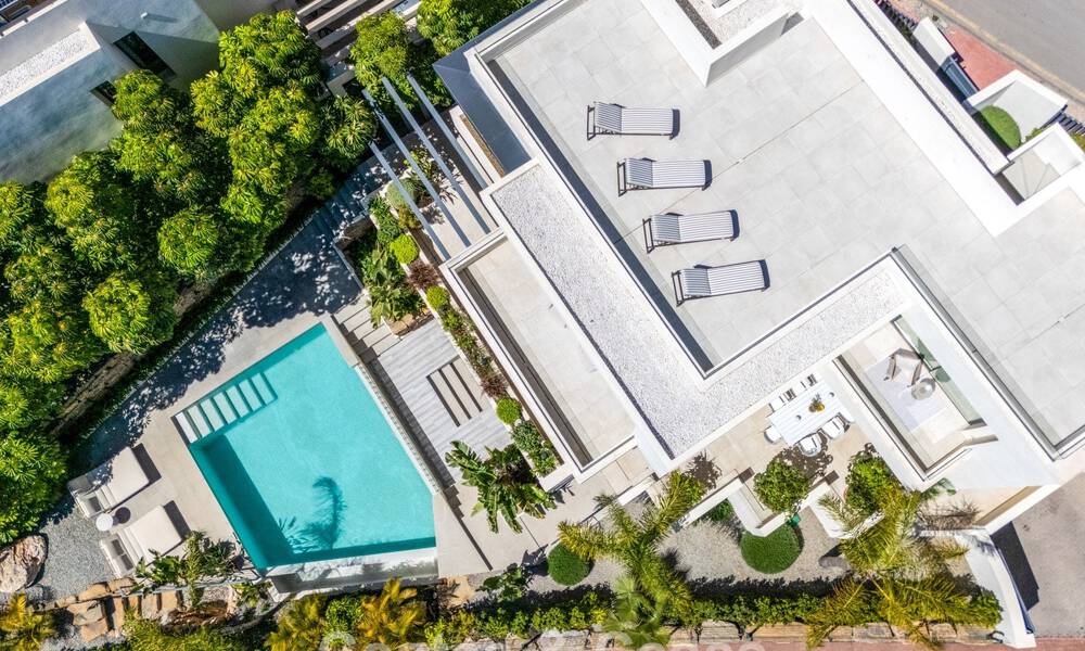 Instapklare, luxevilla te koop op loopafstand van een prachtig golfclubhuis op de New Golden Mile tussen Marbella - Estepona 805997