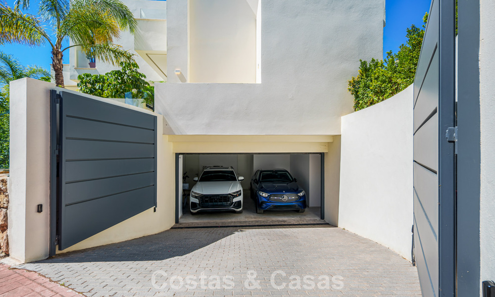 Instapklare, luxevilla te koop op loopafstand van een prachtig golfclubhuis op de New Golden Mile tussen Marbella - Estepona 806007