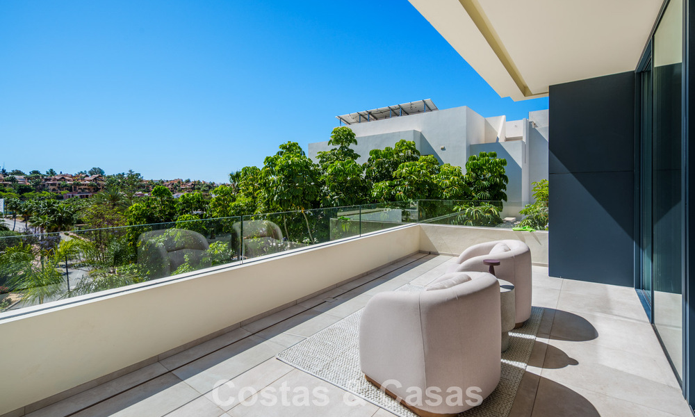 Instapklare, luxevilla te koop op loopafstand van een prachtig golfclubhuis op de New Golden Mile tussen Marbella - Estepona 806025