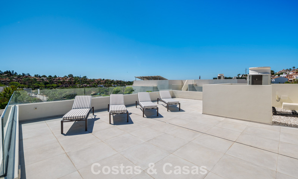 Instapklare, luxevilla te koop op loopafstand van een prachtig golfclubhuis op de New Golden Mile tussen Marbella - Estepona 806030
