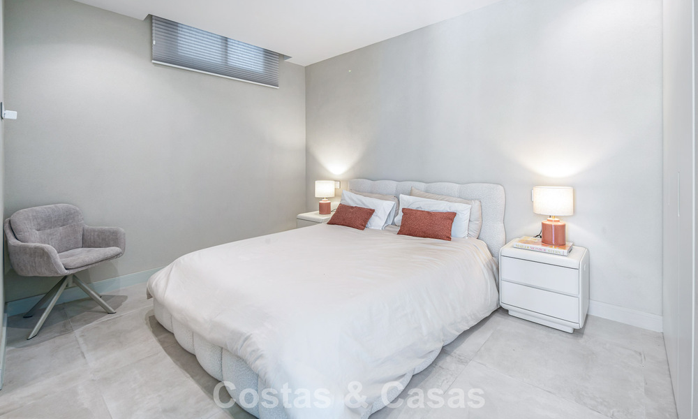 Instapklare, luxevilla te koop op loopafstand van een prachtig golfclubhuis op de New Golden Mile tussen Marbella - Estepona 806034