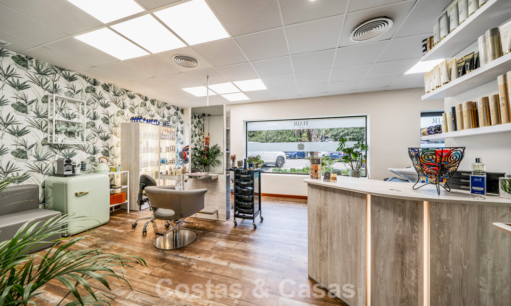 Instapklare, luxevilla te koop op loopafstand van een prachtig golfclubhuis op de New Golden Mile tussen Marbella - Estepona 806047
