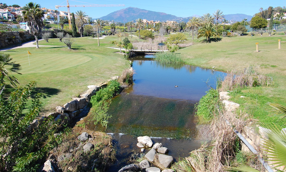Instapklare, luxevilla te koop op loopafstand van een prachtig golfclubhuis op de New Golden Mile tussen Marbella - Estepona 806051