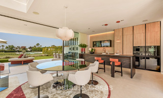 Geavanceerde luxewoning te koop in een vooruitstrevend complex met panoramisch zeezicht op Marbella’s Golden Mile 74620 
