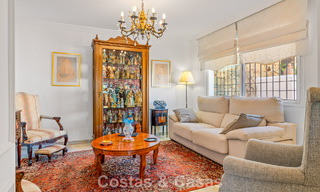 Ruim huis te koop, met uitgestrekte buitenruimtes in een gated complex in Nueva Andalucia, Marbella 74683 
