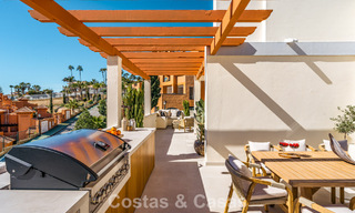 Prestigieus gerenoveerd penthouse met panoramisch zeezicht te koop in Nueva Andalucia’s golfvallei, Marbella 773631 