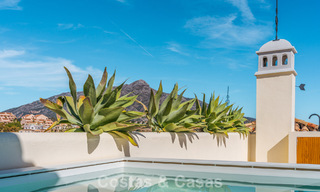 Prestigieus gerenoveerd penthouse met panoramisch zeezicht te koop in Nueva Andalucia’s golfvallei, Marbella 773641 