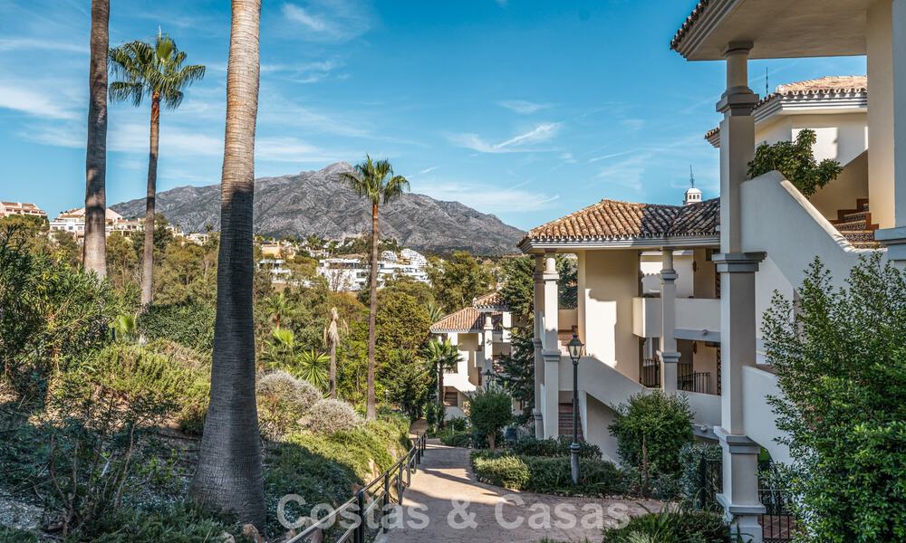 Prestigieus gerenoveerd penthouse met panoramisch zeezicht te koop in Nueva Andalucia’s golfvallei, Marbella 773651