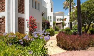 Luxueus gerenoveerd appartement met zeezicht te koop in een exclusief strandcomplex in Los Monteros, Marbella Oost 776373 