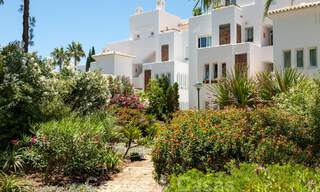 Luxueus gerenoveerd appartement met zeezicht te koop in een exclusief strandcomplex in Los Monteros, Marbella Oost 776374 