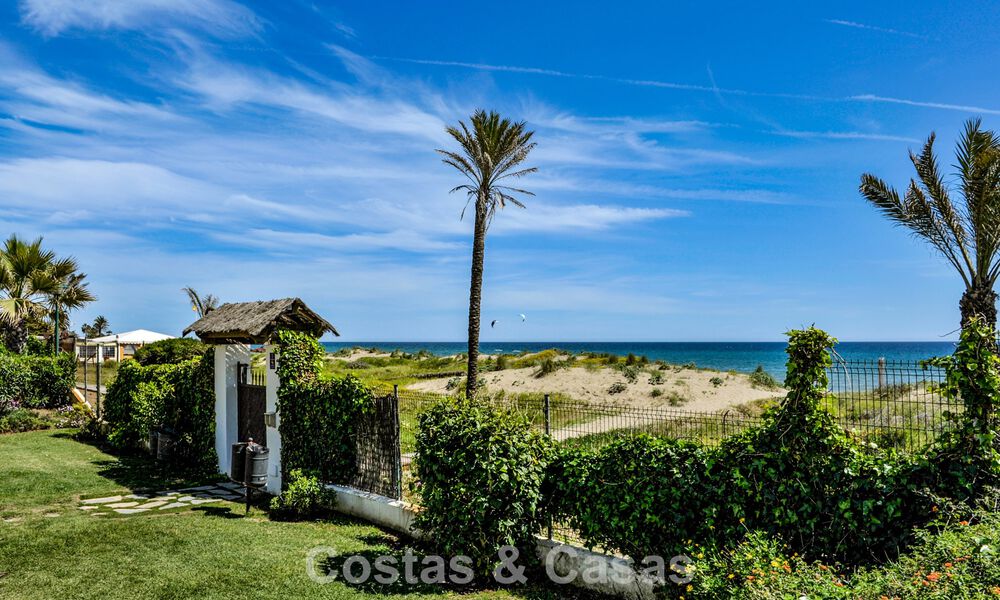 Luxueus gerenoveerd appartement met zeezicht te koop in een exclusief strandcomplex in Los Monteros, Marbella Oost 776645
