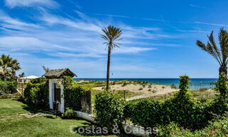 Luxueus gerenoveerd appartement met zeezicht te koop in een exclusief strandcomplex in Los Monteros, Marbella Oost 776645 