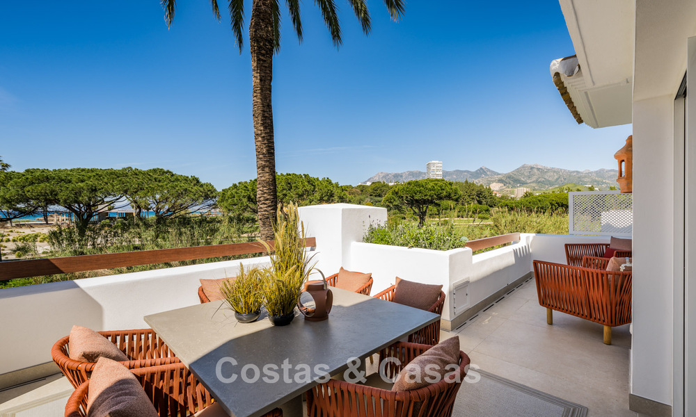 Luxueus gerenoveerd appartement met zeezicht te koop in een exclusief strandcomplex in Los Monteros, Marbella Oost 778342