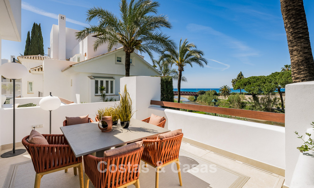 Luxueus gerenoveerd appartement met zeezicht te koop in een exclusief strandcomplex in Los Monteros, Marbella Oost 778348