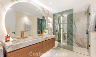 Luxueus gerenoveerd appartement met zeezicht te koop in een exclusief strandcomplex in Los Monteros, Marbella Oost 778360 