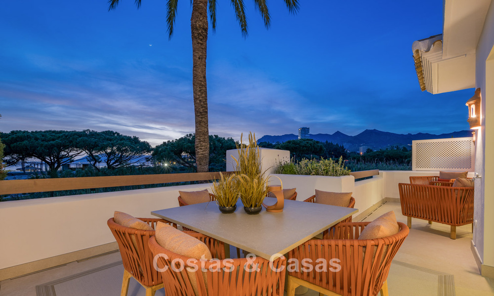 Luxueus gerenoveerd appartement met zeezicht te koop in een exclusief strandcomplex in Los Monteros, Marbella Oost 778366