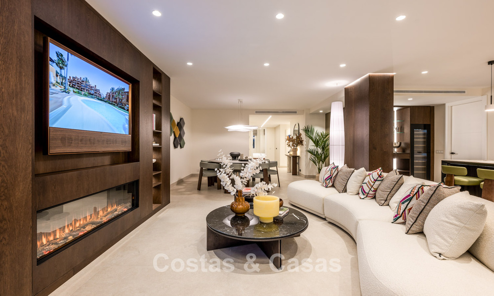 Stijlvol gerenoveerd appartement met zeezicht te koop in een exclusief strandcomplex in Los Monteros, Marbella Oost 778378