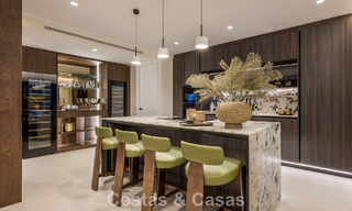Stijlvol gerenoveerd appartement met zeezicht te koop in een exclusief strandcomplex in Los Monteros, Marbella Oost 778389 