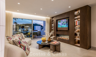 Stijlvol gerenoveerd appartement met zeezicht te koop in een exclusief strandcomplex in Los Monteros, Marbella Oost 778395 