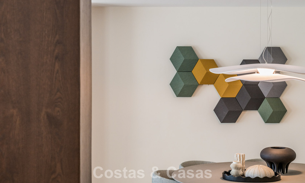 Stijlvol gerenoveerd appartement met zeezicht te koop in een exclusief strandcomplex in Los Monteros, Marbella Oost 778402