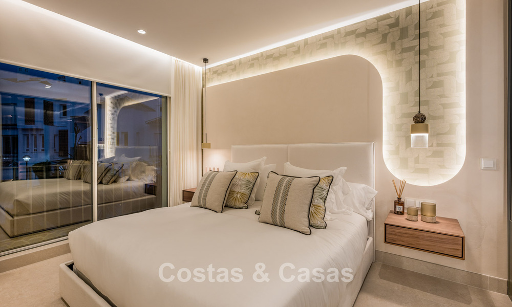 Stijlvol gerenoveerd appartement met zeezicht te koop in een exclusief strandcomplex in Los Monteros, Marbella Oost 778406