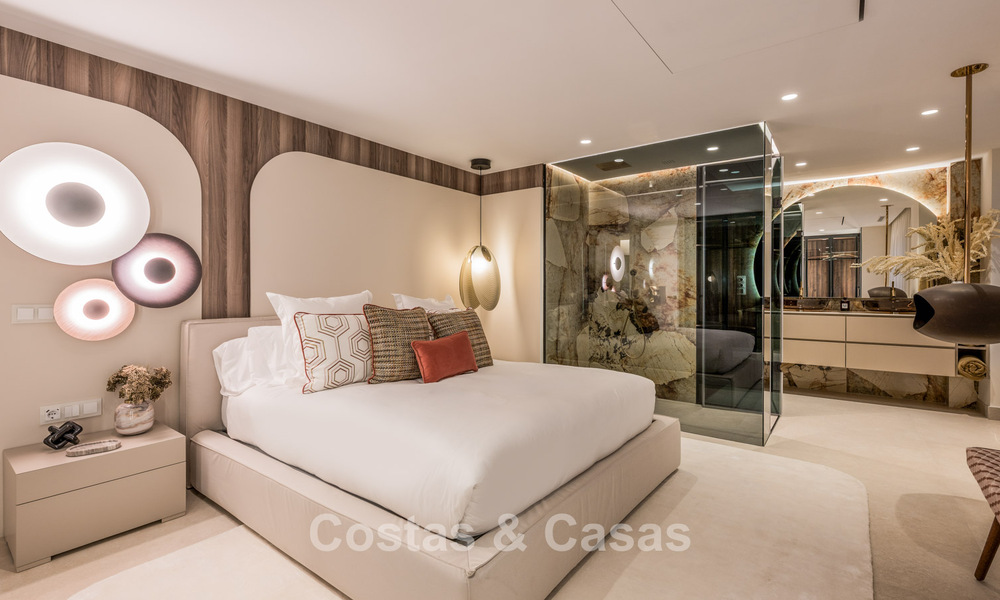 Stijlvol gerenoveerd appartement met zeezicht te koop in een exclusief strandcomplex in Los Monteros, Marbella Oost 778411