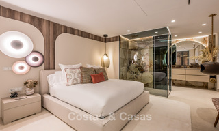 Stijlvol gerenoveerd appartement met zeezicht te koop in een exclusief strandcomplex in Los Monteros, Marbella Oost 778411 