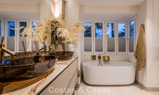 Stijlvol gerenoveerd appartement met zeezicht te koop in een exclusief strandcomplex in Los Monteros, Marbella Oost 778423 
