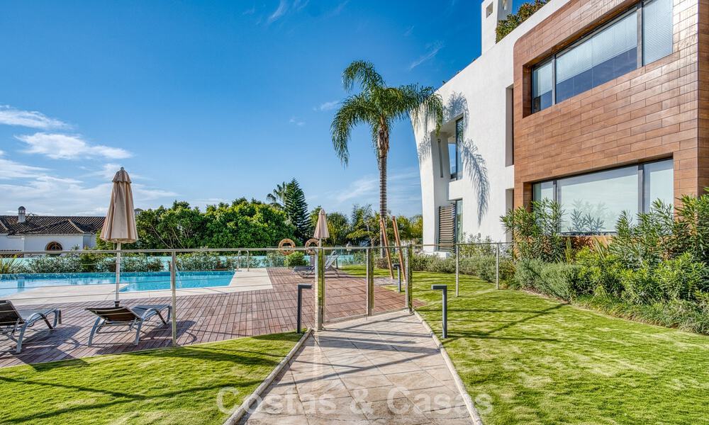 Luxueus duplex appartement te koop met zeezicht in een hoogstaand Sierra Blanca complex op Marbella’s Golden Mile 774596