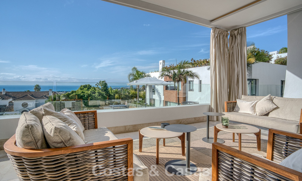 Luxueus duplex appartement te koop met zeezicht in een hoogstaand Sierra Blanca complex op Marbella’s Golden Mile 774610