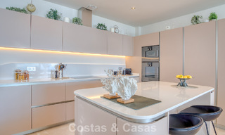 Luxueus duplex appartement te koop met zeezicht in een hoogstaand Sierra Blanca complex op Marbella’s Golden Mile 774620 